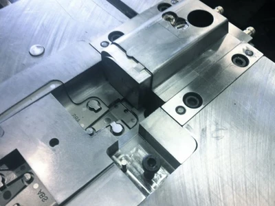 NÁSTROJÁRNA R-TOOLS BRNO